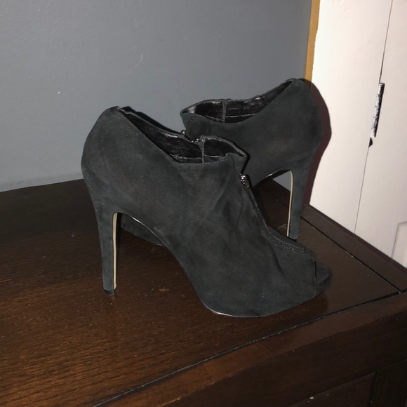 Shoe - Picture 2 of 4